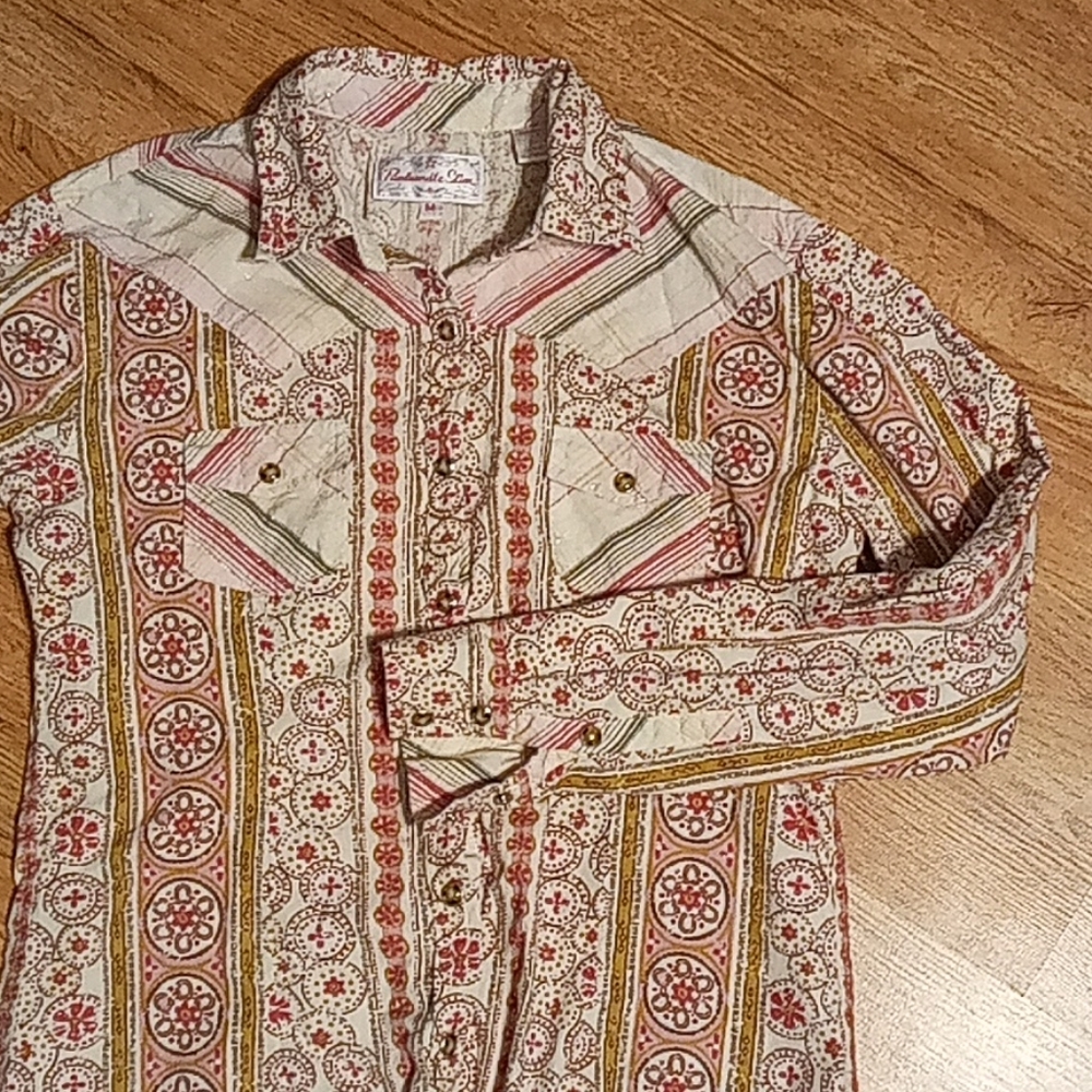 Womens pearl snap western shirt